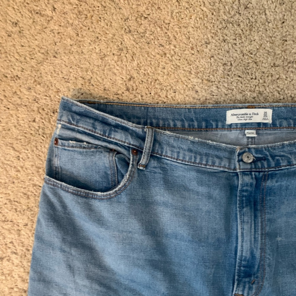 Abercrombie & Fitch Curve Love Ultra High Rise Ankle Straight Jean LIKE NEW